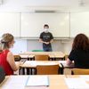 Un candidat au bac passe l'épreuve du Grand Oral le 21 juin 2021 au lycée d'Altkirch (Haut-Rhin). (MAXPPP)