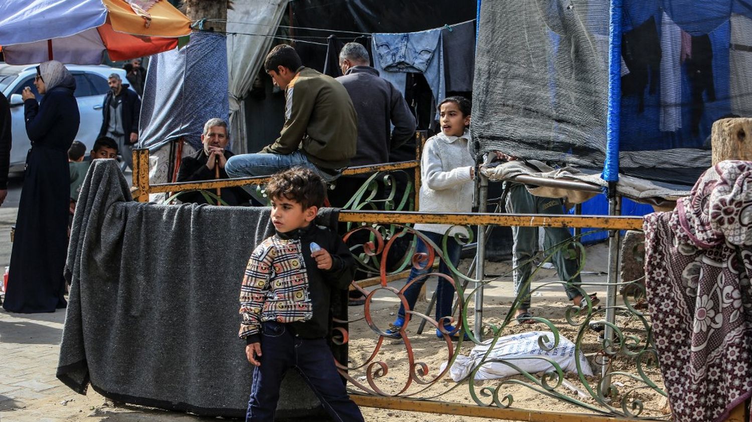 Die israelische Armee bestritt, auf Menschen zu schießen, die auf humanitäre Hilfe warteten