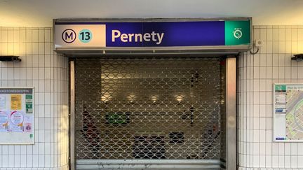 La station de métro Pernety, à Paris, le 7 février 2023. (RICCARDO MILANI / HANS LUCAS / AFP)