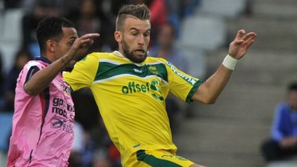 Marvin Esor (Clermont) conteste le ballon à Lucas Deaux (Nantes)