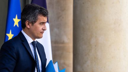 Gérald Darmanin, ministre de l'Intérieur, sur le perron de l'Elysée, à Paris, le 15 février 2022.&nbsp; (XOSE BOUZAS / HANS LUCAS / HANS LUCAS VIA AFP)