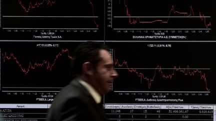 La Bourse d'Ath&egrave;nes (Gr&egrave;ce), le 10 avril 2014.&nbsp;Cinq semaines apr&egrave;s avoir ferm&eacute;, elle a rouvert ses portes lundi 3 ao&ucirc;t 2015. (ARIS MESSINIS / AFP)