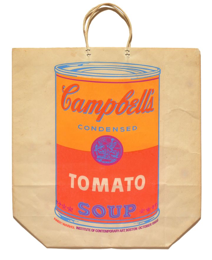 Campbell’ Soup Can, sac de courses, 1966.  
 (The Andy Warhol Foundation for the Visual Arts, Inc.)