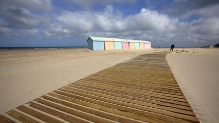 Les traditionnelles cabines de Berck (Pas-de-Calais) seront les grandes absentes des plages de l'été 2020. (PHILIPPE TURPIN / MAXPPP)