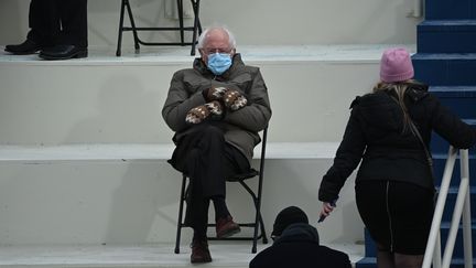 Bernie Sanders lors de l'investiture de Joe Biden, le 20 janvier 2021, à Washington (Etats-Unis). (BRENDAN SMIALOWSKI / AFP)