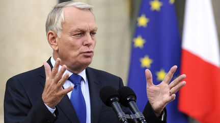 Le Premier ministre Jean-Marc Ayrault sur le perron de l'Elys&eacute;e le 28 septembre 2012 &agrave; Paris. (BERTRAND GUAY / AFP)