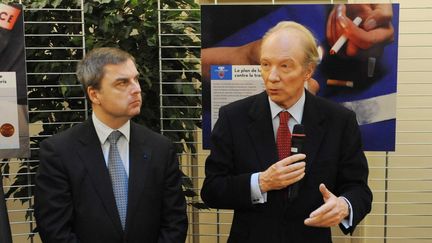 Christian Flaesch (G),&nbsp;directeur de la police judiciaire parisienne, et Brice Hortefeux, alors ministre de l'Int&eacute;rieur, le 15 janvier 2010 &agrave; Paris. (WITT / SIPA)