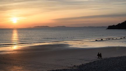 La côte nord-coréenne, vue depuis la Corée du Sud, le 24 avril 2018 à Séoul. (ED JONES / AFP)