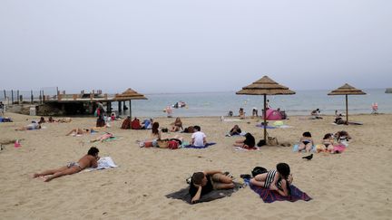 La plage des Catalans, &agrave; Marseille (Bouches-du-Rh&ocirc;ne), o&ugrave; une vingtaine de jeunes ont agress&eacute; un policier, le 8 juillet 2013. ( MAXPPP)