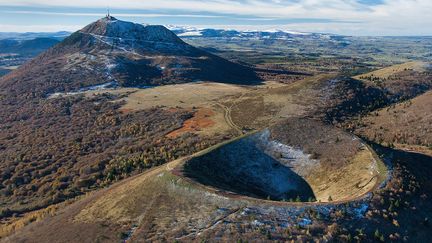 La chaîne des Puys
 (CORMON FRANCIS / HEMIS.FR)