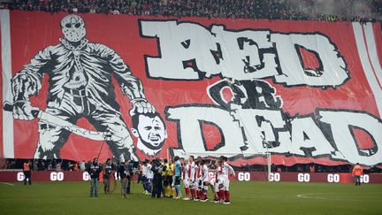 La banderole d&eacute;ploy&eacute;e par des supporters lors du classico belge Standard-Anderlecht, le 25 janvier 2015, &agrave; Li&egrave;ge (Belgique). (YORICK JANSENS / BELGA / AFP)