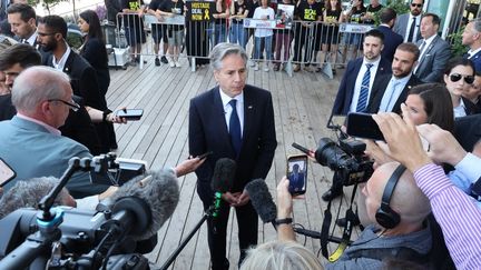 Le secrétaire d'Etat américain Antony Blinken face à la presse, à Tel Aviv, en Israël, le 11 juin 2024. (AFP)