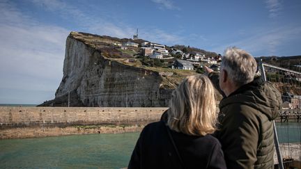 Une partie de la falaise s'est rompue à Fécamp (Seine-Maritime), le 24 février 2023. (LOU BENOIST / AFP)