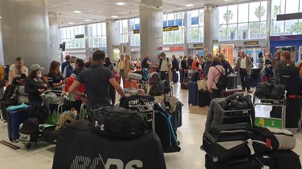 Les Français bloqués à l'aéroport de Tenerife en Espagne. (NATHALIE)