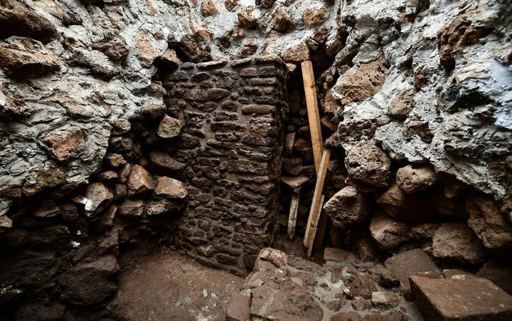 L'entrée du sanctuaire réçemment découvert, à l’intérieur de la pyramide.
 (RONALDO SCHEMIDT / AFP)