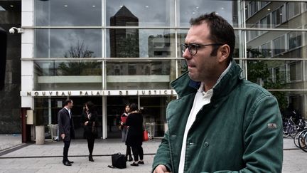 Francois Devaux, le président de l'association La parole libérée, devant le palais de justice Lyon, le 19 septembre 2017. (JEFF PACHOUD / AFP)