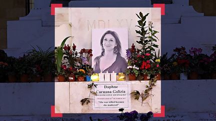 Monument commémoratif et photo de Daphne Caruana Galizia, le 10 avril 2018, à Bidnija (Malte). (MAXPPP)