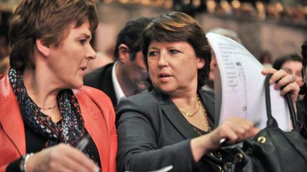 Dominique Voynet (Verts) et Martine Aubry (PS) en mars 2010 à Nantes (AFP PHOTO FRANK PERRY)