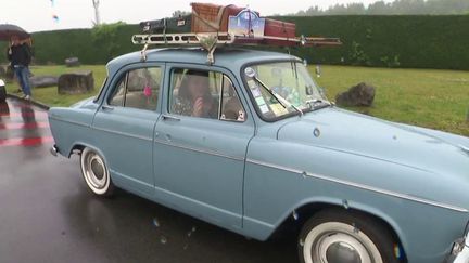 Vacances : nostalgiques des années 1950, ils commémorent les congés payés en voiture dans le Pas-de-Calais