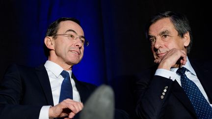 Bruno Retailleau et François Fillon, en décembre 2015 à Nantes (Loire-Atlantique). (JEAN-SEBASTIEN EVRARD / AFP)