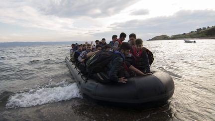 &nbsp; (Des migrants débarquent sur l'île grecque de Lesvos, le 4 juin 2015 © MAXPPP)