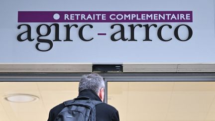 Les partenaires sociaux doivent achever leurs négociations sur le régime de l'Agirc-Arrco, pour les quatre prochaines années. (EMMANUEL DUNAND / AFP)