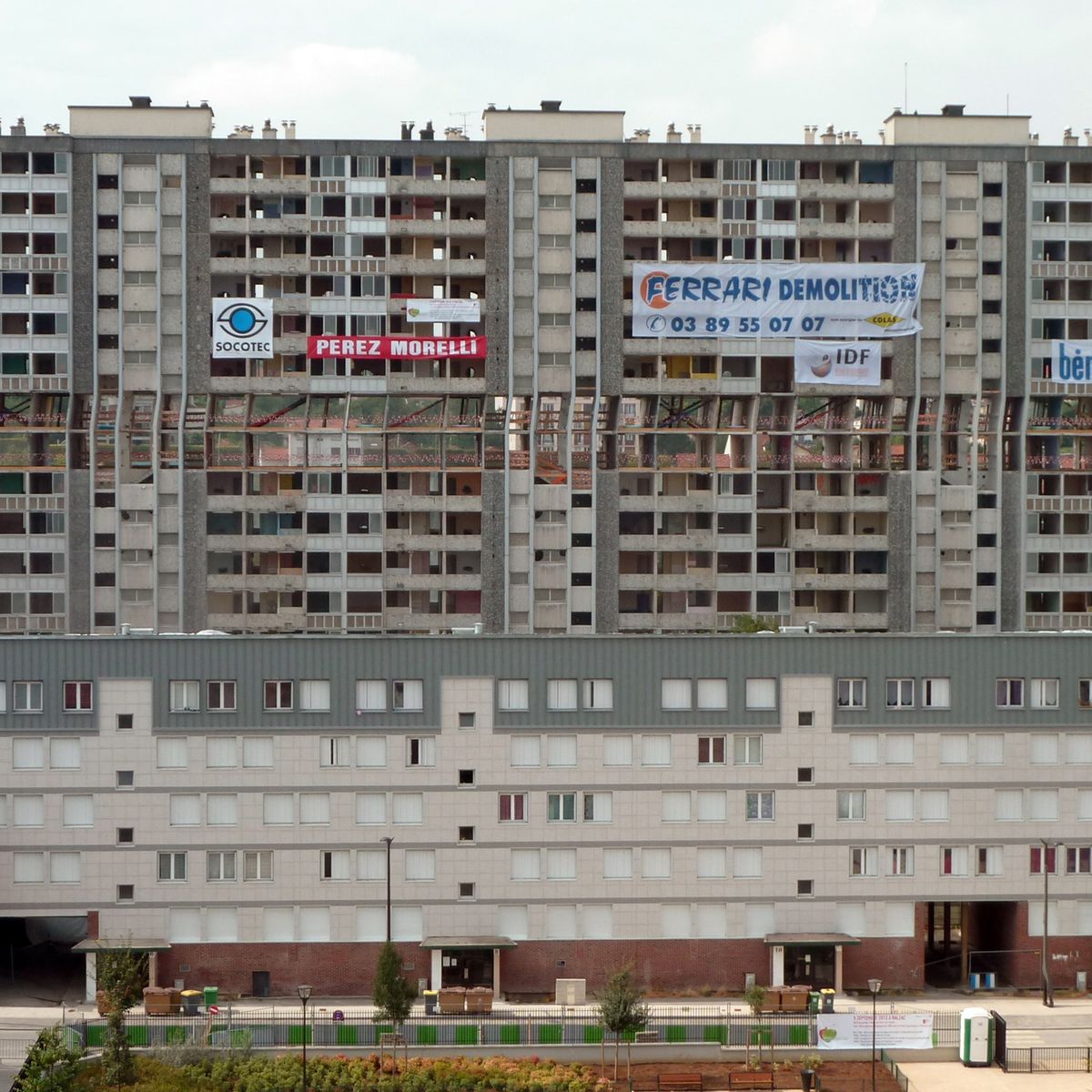 VIDEO. La dernière tour de la cité Balzac à Vitry-sur-Seine a été détruite