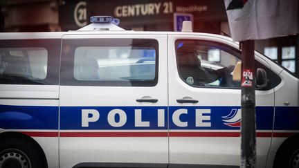 Un camion de police à Paris (photo d'illustration). (XOSE BOUZAS / AFP)