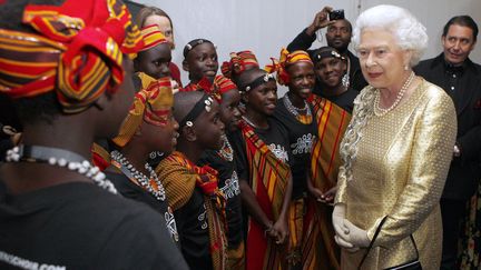 M&ecirc;me si les 2 milliards de sujets de la reine n'ont pas tous montr&eacute; autant de ferveur, le Commonwealth &eacute;tait tout de m&ecirc;me &agrave; l'honneur comme en t&eacute;moigne la pr&eacute;sence de ces danseurs kenyans. (REUTERS)