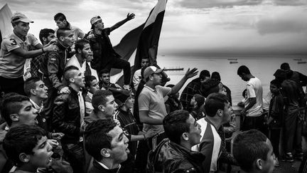 Un groupe de jeunes supporters algériens. (Romain Laurendeau)