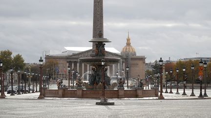 La place de la Concorde, à Paris, le 30 octobre 2020, lors du premier jour du reconfinement en France. (CHARLES PLATIAU / REUTERS)