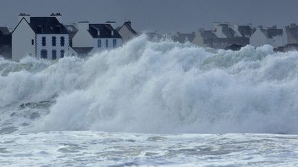 Dirk, Petra, Qumaira, et maintenant&nbsp;Ruth... Depuis N&ouml;el, les temp&ecirc;tes se succ&egrave;dent sur la fa&ccedil;ade atlantique, chacunes apportant son&nbsp;lot de crues, de vagues impressionnantes et de vents violents. (MAL LANGSDON / REUTERS)