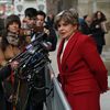 L'avocate américaine Gloria Allred, qui représente Miriam Haleyi et Anabella Sciorra dans le procès d'Harvey Weinstein, répond aux questions de la presse à la sortie de la Cour suprême de New York, à Manhattan (Etats-Unis), le 23 janvier 2020.&nbsp; (TIMOTHY A. CLARY / AFP)