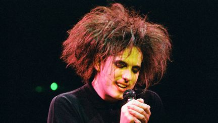 Robert Smith de The Cure en concert au profit de Greenpeace le 25 avril 1986 au Royal Albert Hall de Londres.
 (Peter Still / Redferns / Getty Images)