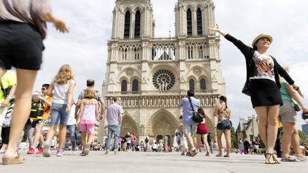 Les cloches de la cath&eacute;drale Notre-Dame de Paris ont retenti le 1er ao&ucirc;t 2014. (KENZO TRIBOUILLARD / AFP)