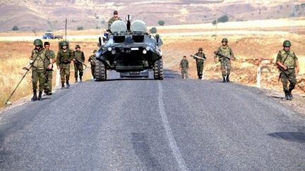 Patrouille de l'armée turque dans la province de Sirnak (sud-est de la Turquie), 20 juin 2010 (AFP)