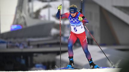 La biathlète norvégienne Marte Olsbu Roeiseland, le 11 février 2022 lors de l'épreuve de sprint&nbsp;aux Jeux olympiques de Pékin 2022.&nbsp; (TOBIAS SCHWARZ / AFP)