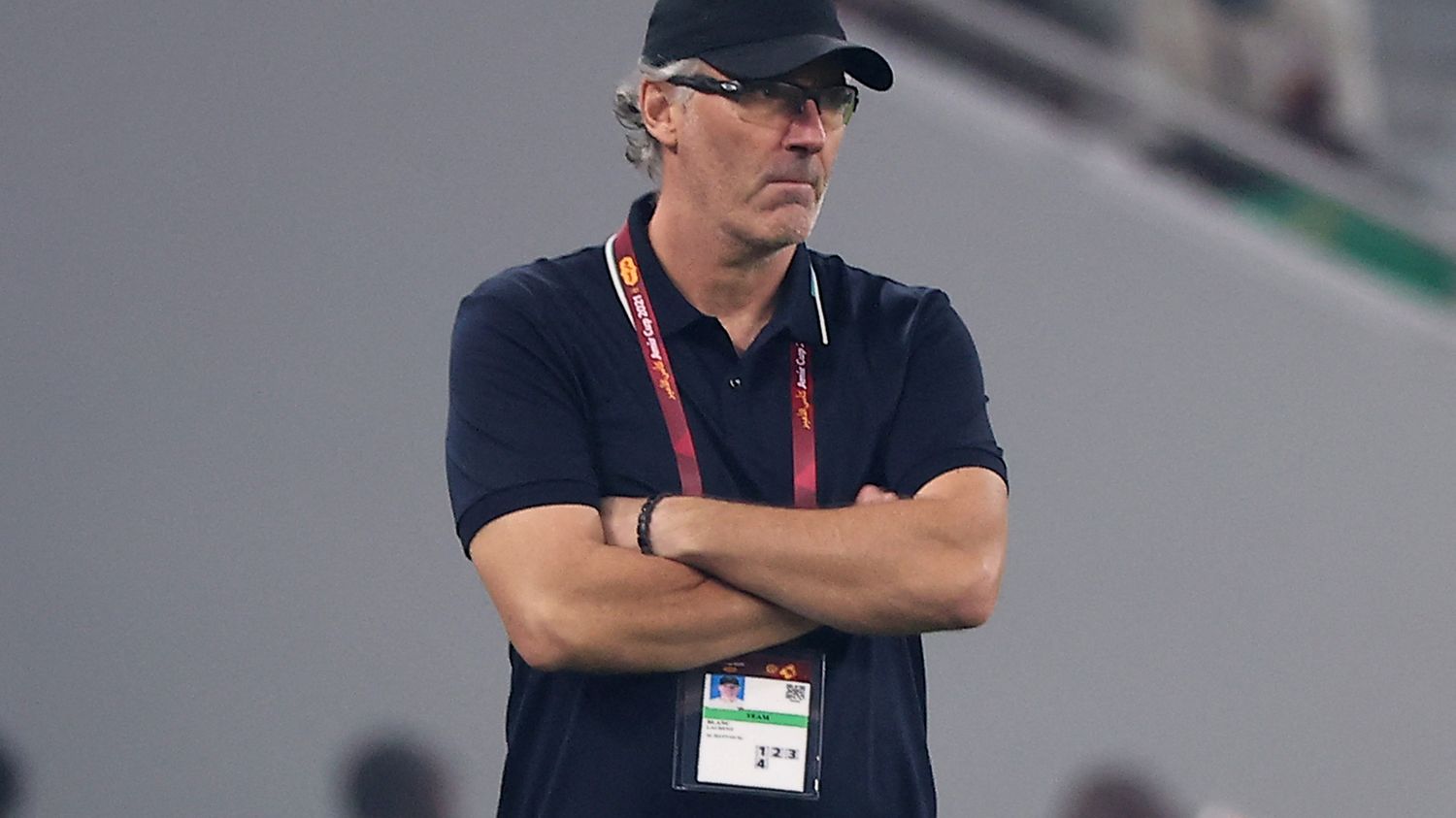 Olympique Lyonnais heeft Laurent Blanc op de bank gezet om Peter Bos . te vervangen