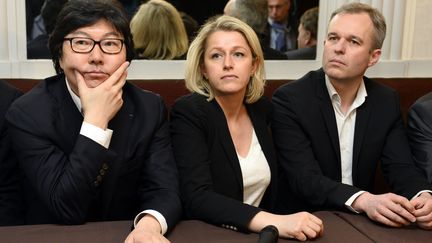 La d&eacute;put&eacute;e Barbara Pompili, entour&eacute;e de Jean-Vincent Plac&eacute; et Fran&ccedil;ois de Rugy, participe &agrave; une conf&eacute;rence de presse &agrave; l'Assembl&eacute;e nationale, le 4 avril 2015. (BERTRAND GUAY / AFP)