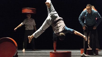 Le Groupe Acrobatique de Tanger revisite d'une manière moderne l'art ancetsral de l'acrobatie au Maroc
 (ROMAIN LAFABREGUE / AFP)