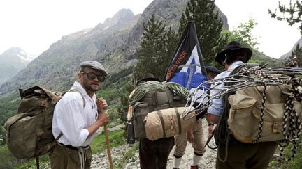 Sylvain Tesson escaladant la barre des Ecrins (Alpes) en juin 2014
 (JEAN-PIERRE CLATOT / AFP)