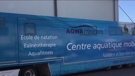 Une idée pour la France : un camion-piscine, l'innovation pour apprendre à nager (FRANCE 2)