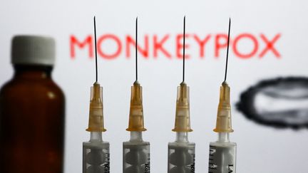 Des vaccins contre la variole du singe pris en photo en Pologne, le 26 mai 2022. (JAKUB PORZYCKI / NURPHOTO / AFP)