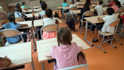 Dans une &eacute;cole primaire &agrave; Marseille (Bouches-du-Rh&ocirc;ne), le 1er septembre 2015.&nbsp; (BERTRAND LANGLOIS / AFP)