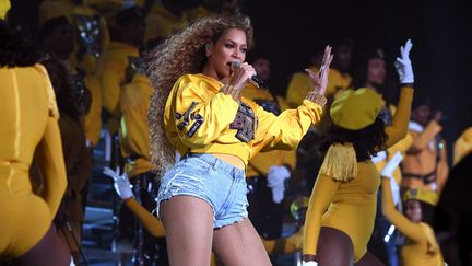 Beyoncé lors d'un concert au&nbsp;Coachella Valley Music And Arts Festival en Californie le 14 avril 2018.&nbsp; (LARRY BUSACCA / GETTY IMAGES NORTH AMERICA)