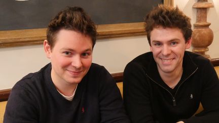 Adrien et Christian-Pierre La Marca dans un café parisien, en mars 2016.
 (Lorenzo Ciavarini Azzi/Culturebox)