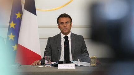 Le président Emmanuel Macron lors d'une réunion à l'Élysée le 21 juillet 2023, après le remaniement du gouvernement. (CHRISTOPHE ENA / POOL)