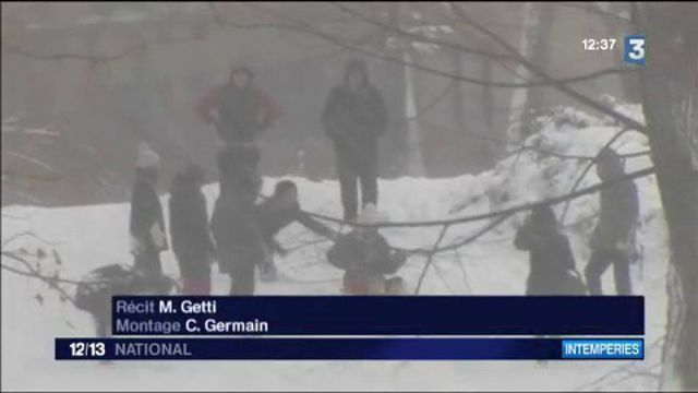 New York Impressionnante Tempete De Neige Dans La Ville