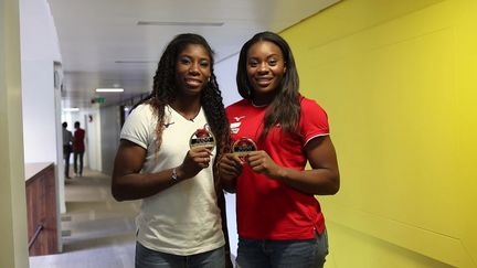 Les championnes du monde de judo en titre, Marie-Eve Gahié et Madeleine Malonga, le 3 septembre 2019 à franceinfo. (FRANCEINFO / RADIOFRANCE)