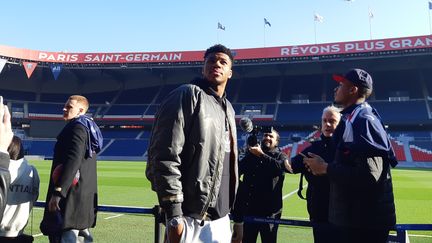 Giánnis Antetokoúnmpo a visité le Parc des princes, le 22 janvier 2020. (BRUNO SALOMON / FRANCE-INFO)